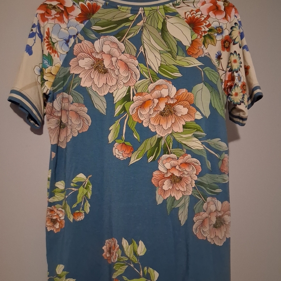 Johnny Was / Romano Raglan Tee / Multi Floral - Picture 3 of 7